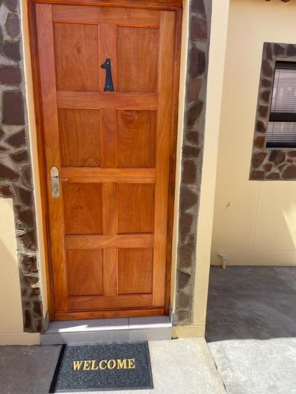 The Oasis Accommodation Lüderitz Екстериор снимка
