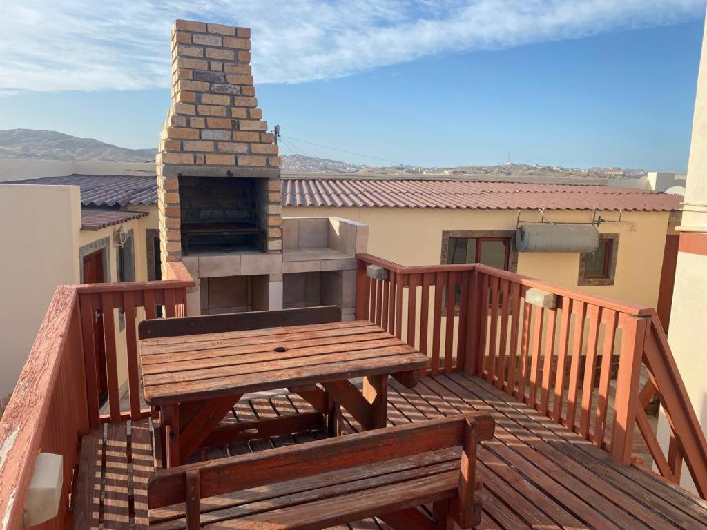 The Oasis Accommodation Lüderitz Екстериор снимка